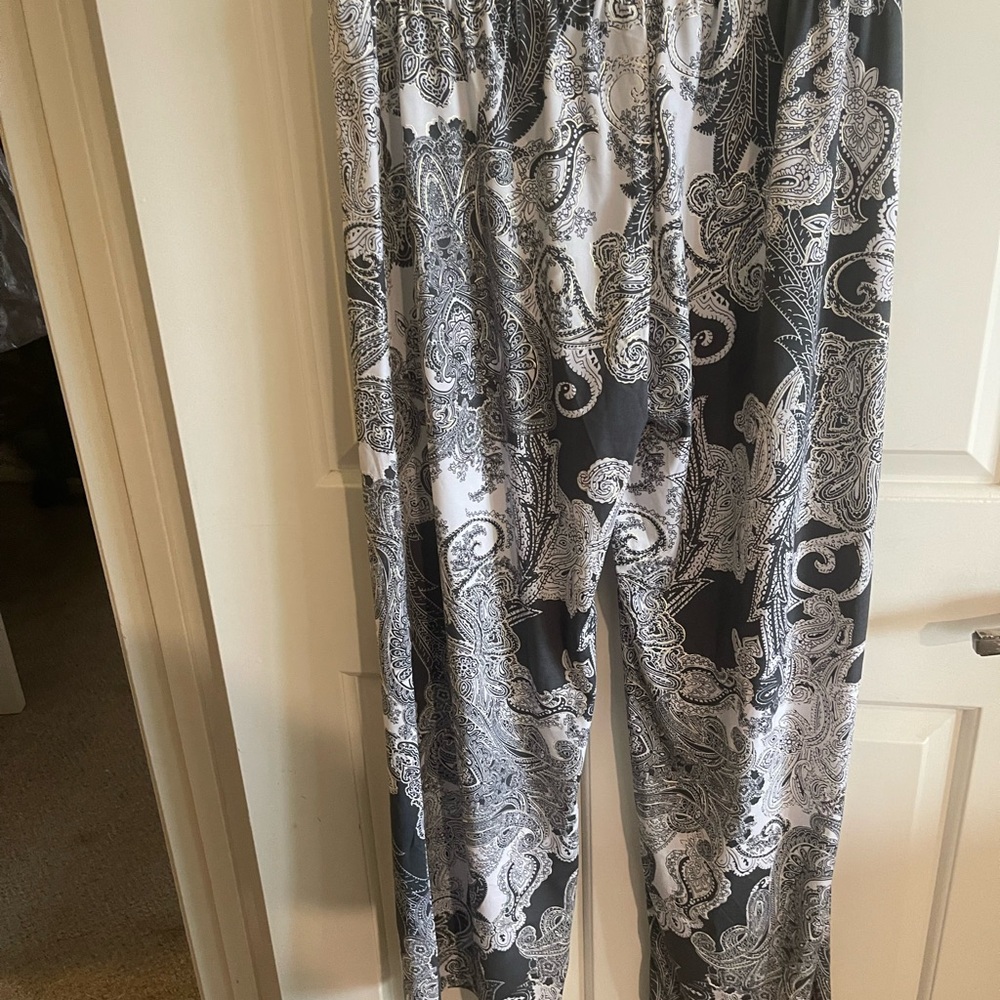 Stylish Black and White Paisley Men's Pants